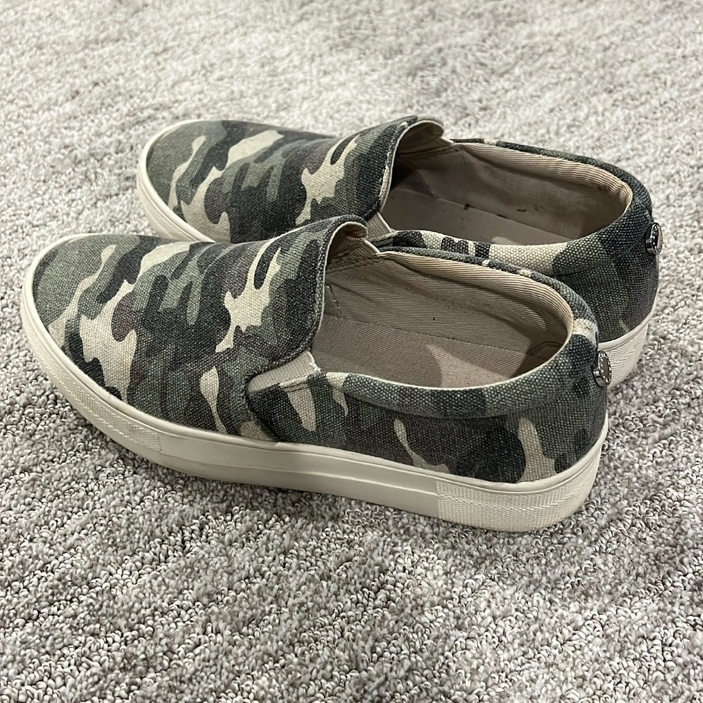 Steve Madden camo canvas fabric material platform sneaker